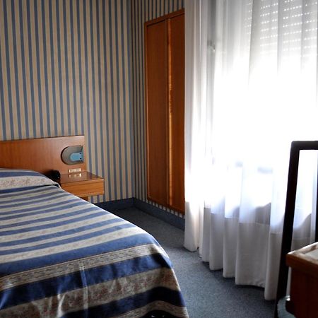 Hotel Garda Milano Esterno foto