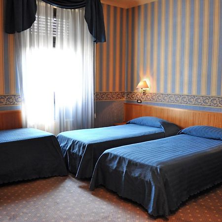 Hotel Garda Milano Esterno foto