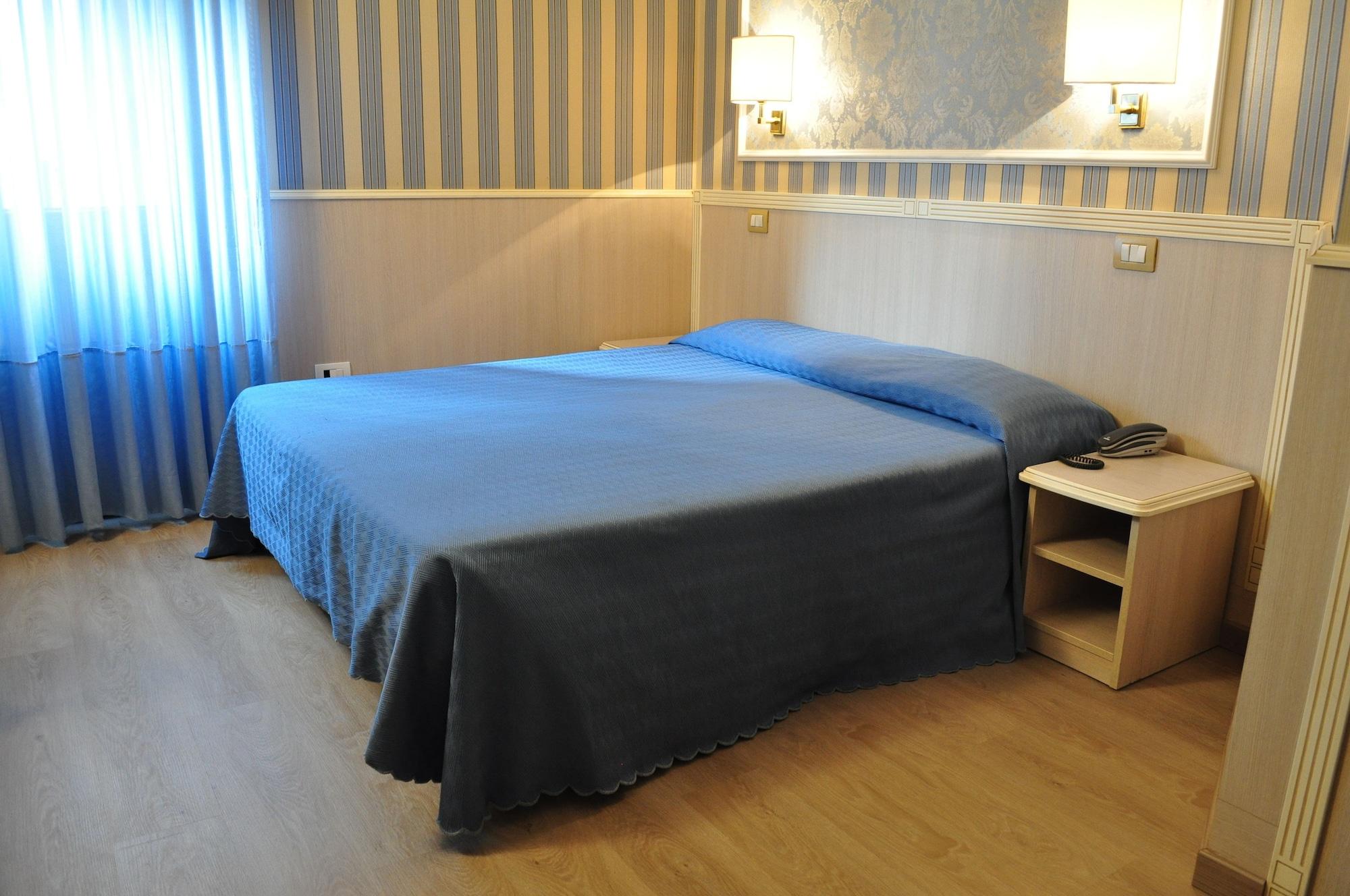 Hotel Garda Milano Esterno foto