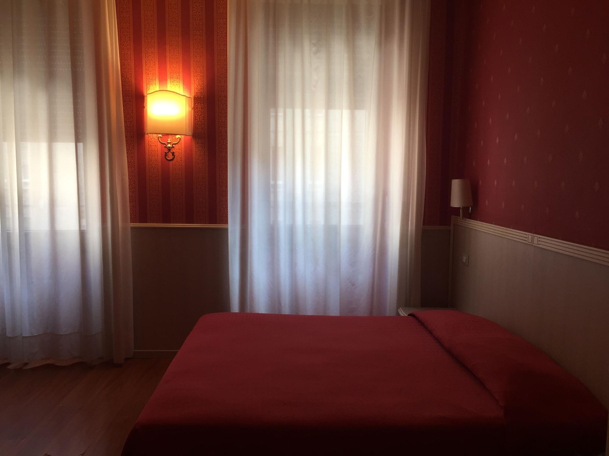 Hotel Garda Milano Esterno foto