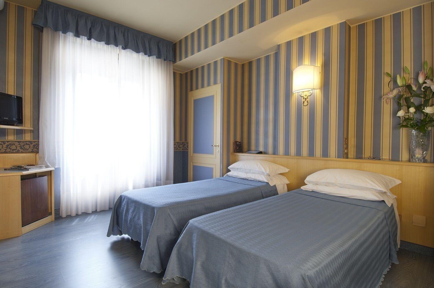 Hotel Garda Milano Esterno foto