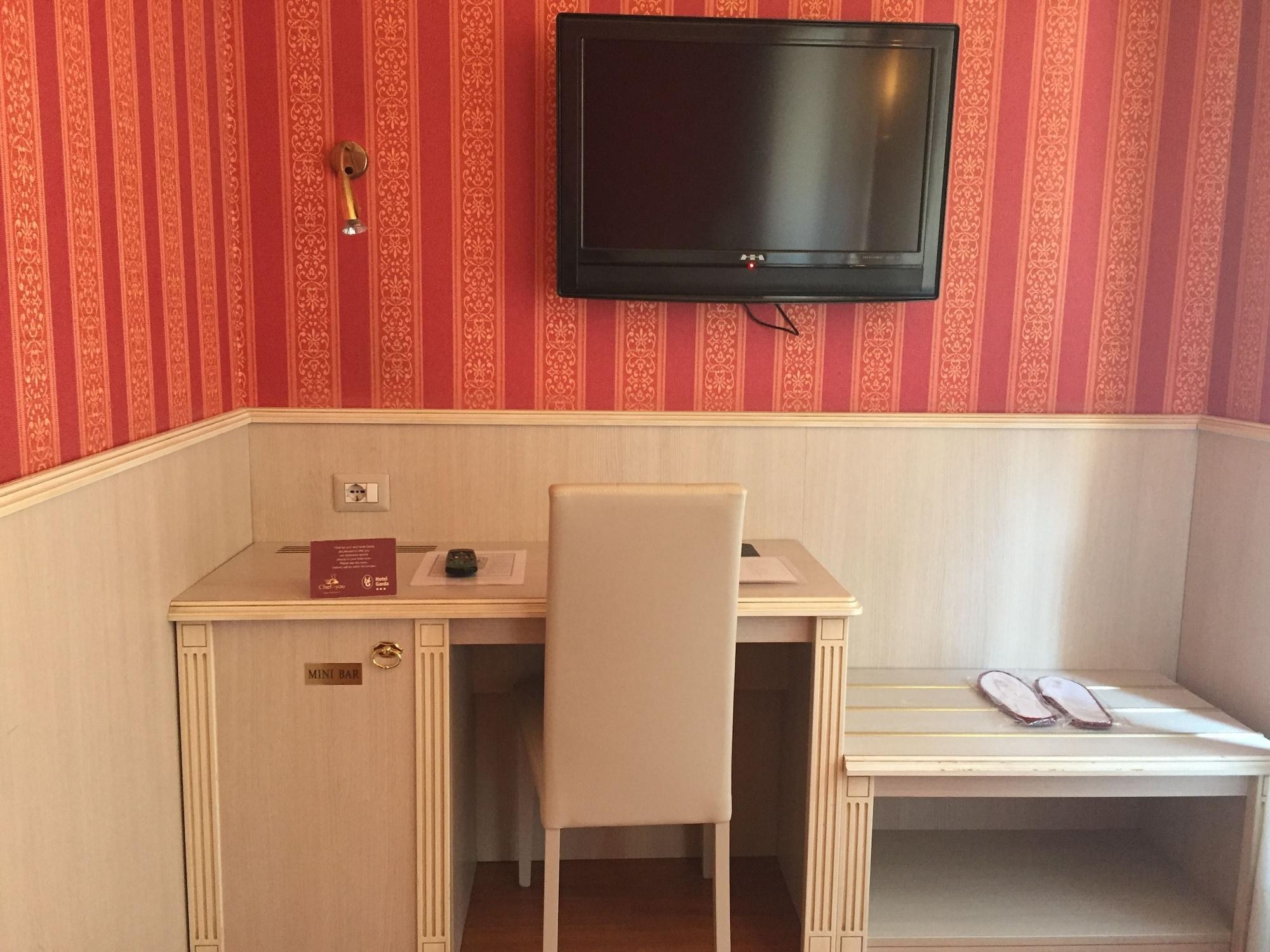 Hotel Garda Milano Esterno foto