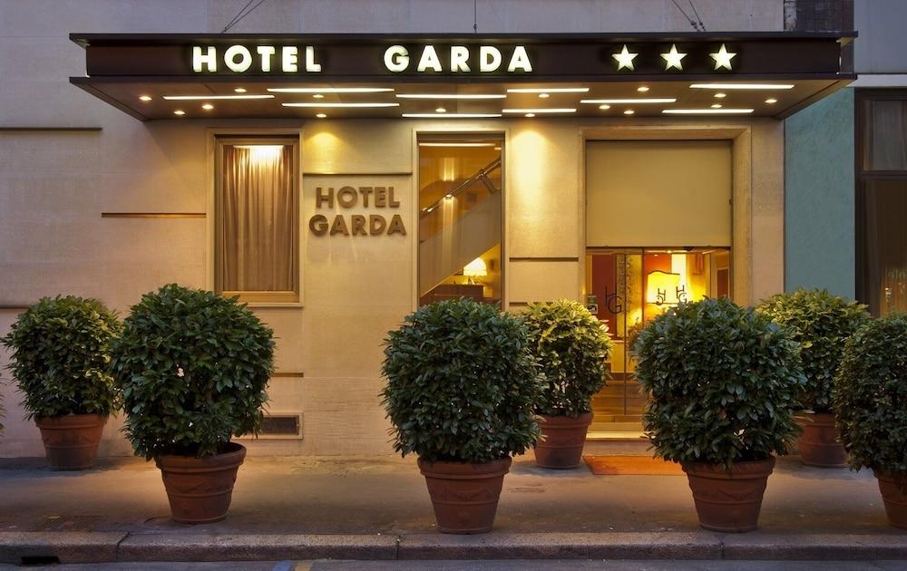Hotel Garda Milano Esterno foto