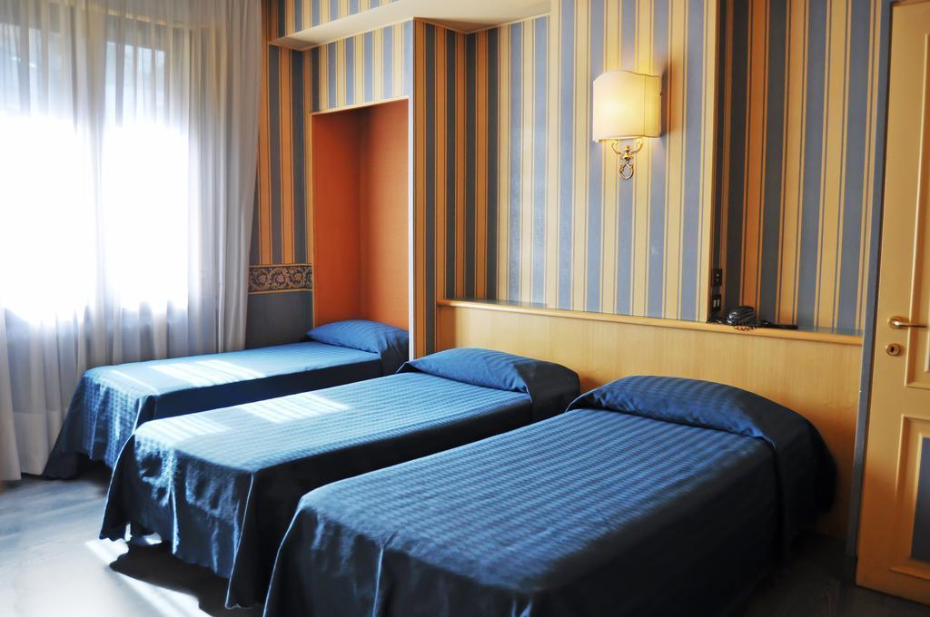 Hotel Garda Milano Esterno foto