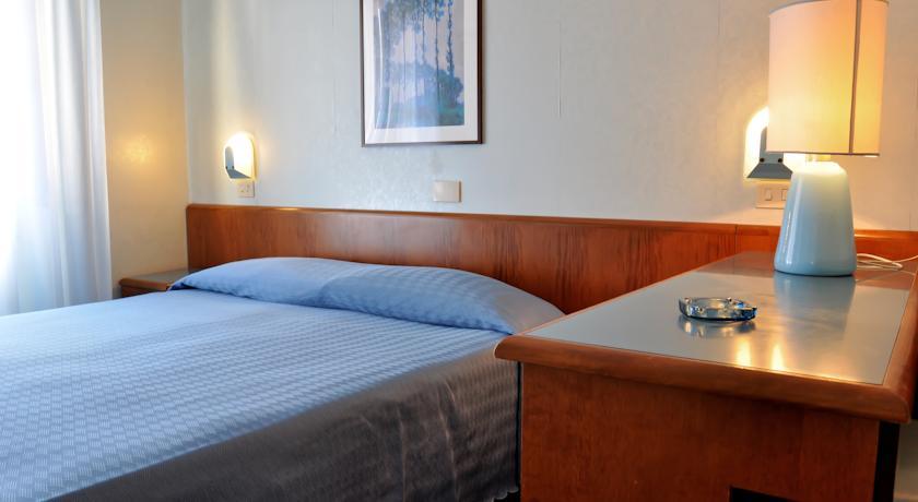 Hotel Garda Milano Esterno foto