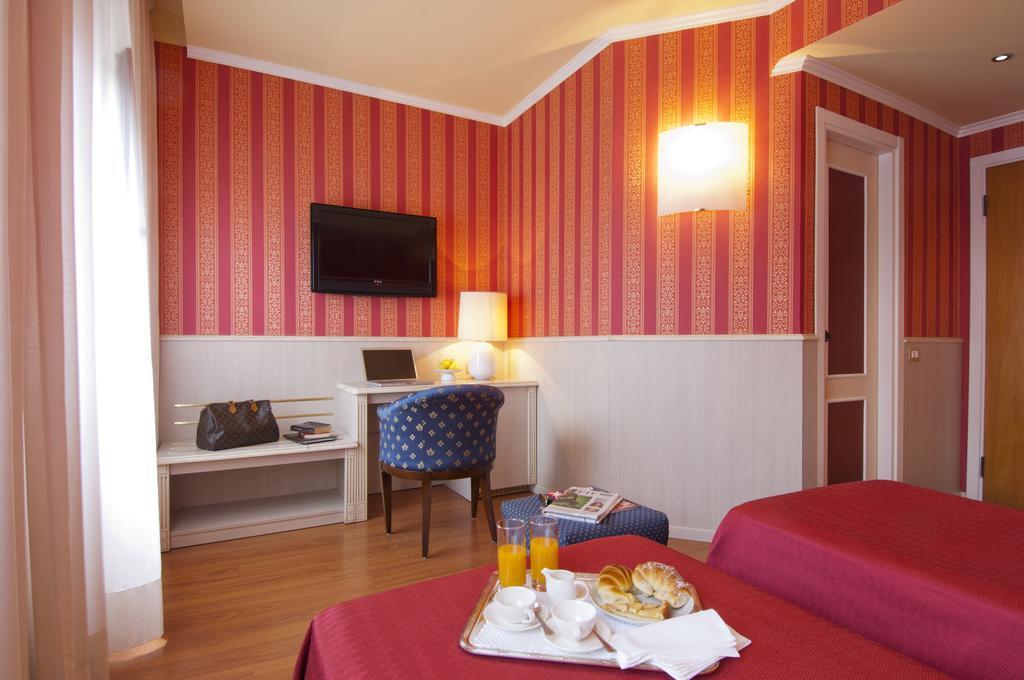 Hotel Garda Milano Esterno foto