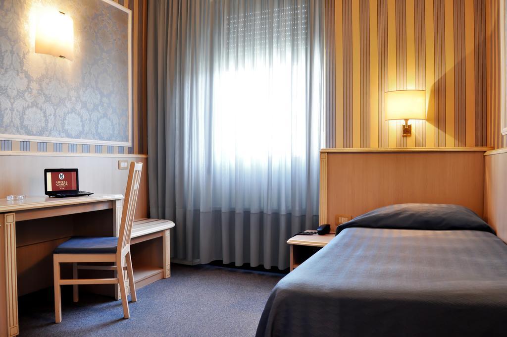 Hotel Garda Milano Esterno foto