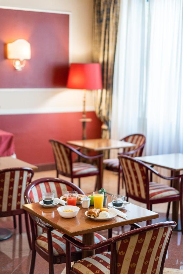 Hotel Garda Milano Esterno foto
