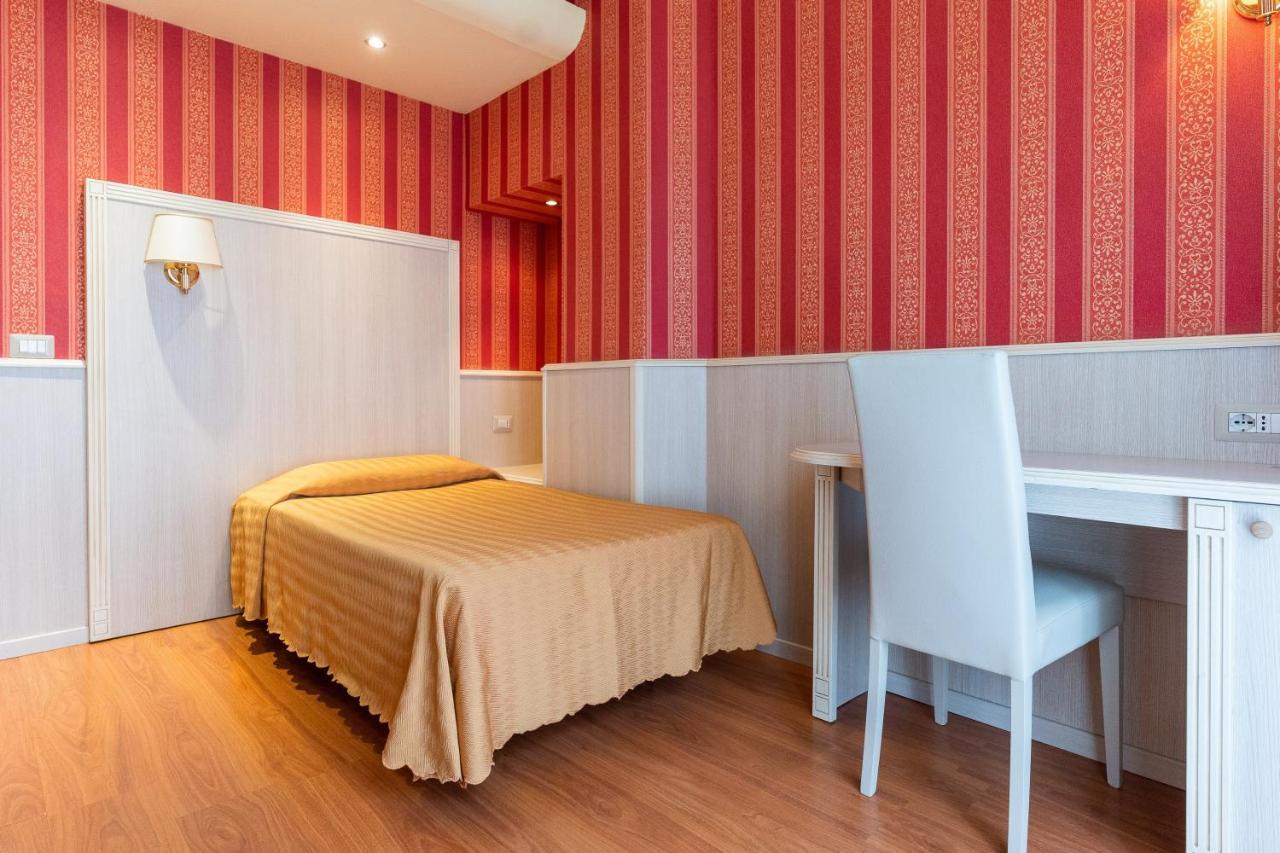 Hotel Garda Milano Esterno foto