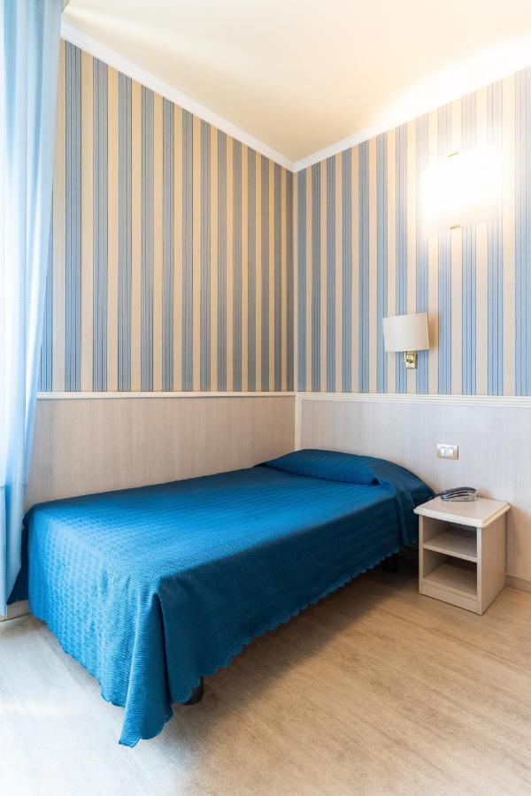 Hotel Garda Milano Esterno foto