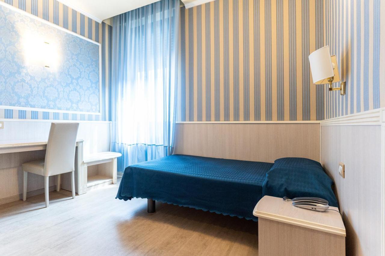 Hotel Garda Milano Esterno foto