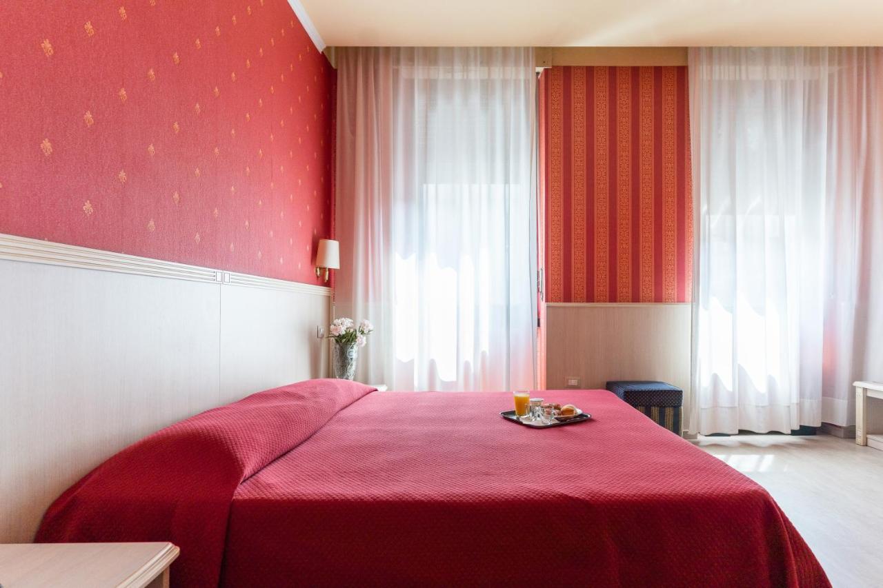 Hotel Garda Milano Esterno foto