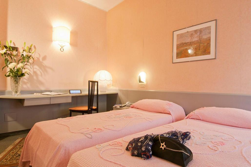 Hotel Garda Milano Esterno foto