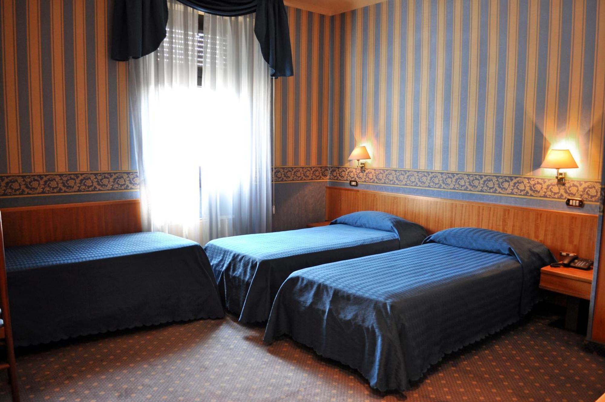 Hotel Garda Milano Esterno foto